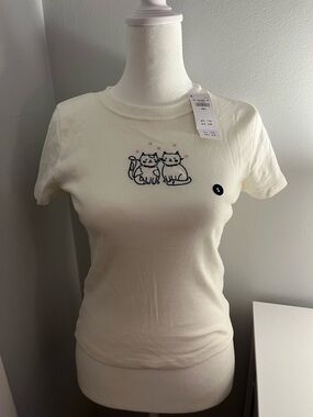 Hollister Cream Short-Sleeve Tee with Embroidered Cat Graphic